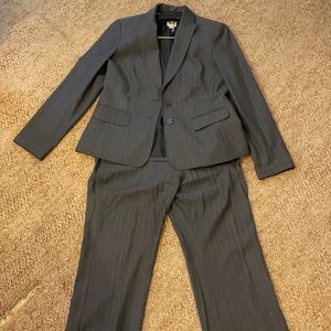 WOMENS BUSINESS SUIT